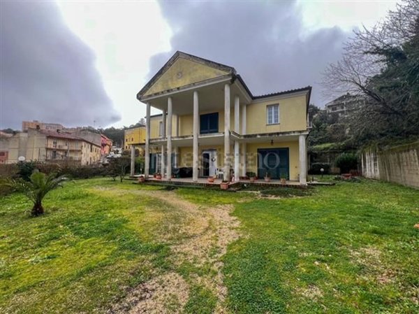 casa indipendente in vendita a Tempio Pausania