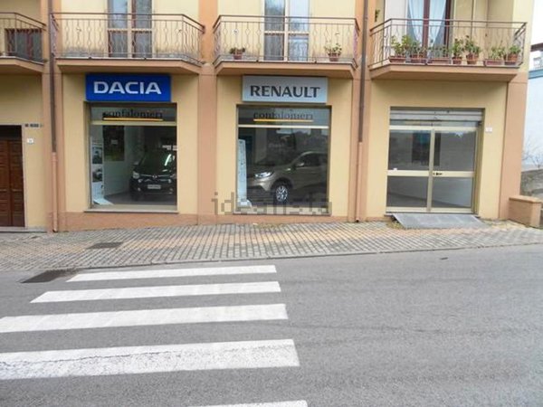 locale commerciale in vendita a Tempio Pausania