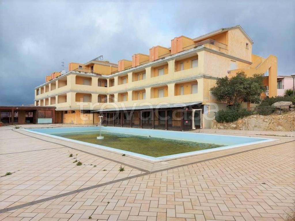 negozio in vendita a Tempio Pausania in zona San Pasquale