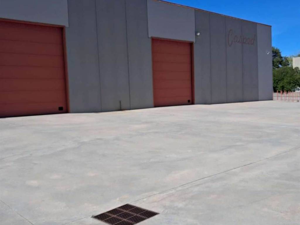 locale commerciale in vendita a Tempio Pausania