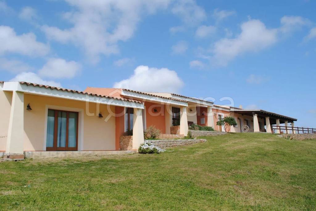 casa indipendente in vendita a Tempio Pausania in zona Bassacutena