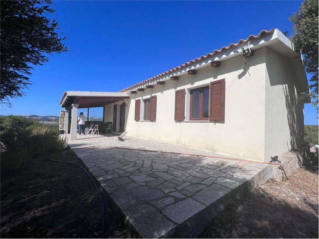 appartamento in vendita a Tempio Pausania in zona Bassacutena