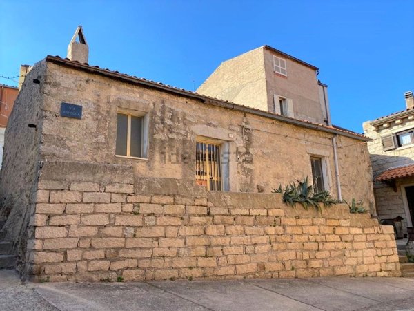 casa indipendente in vendita a Tempio Pausania