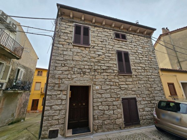casa indipendente in vendita a Tempio Pausania