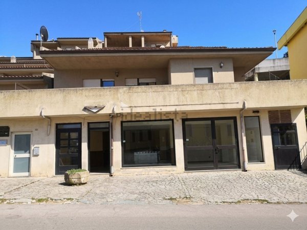 locale commerciale in vendita a Tempio Pausania