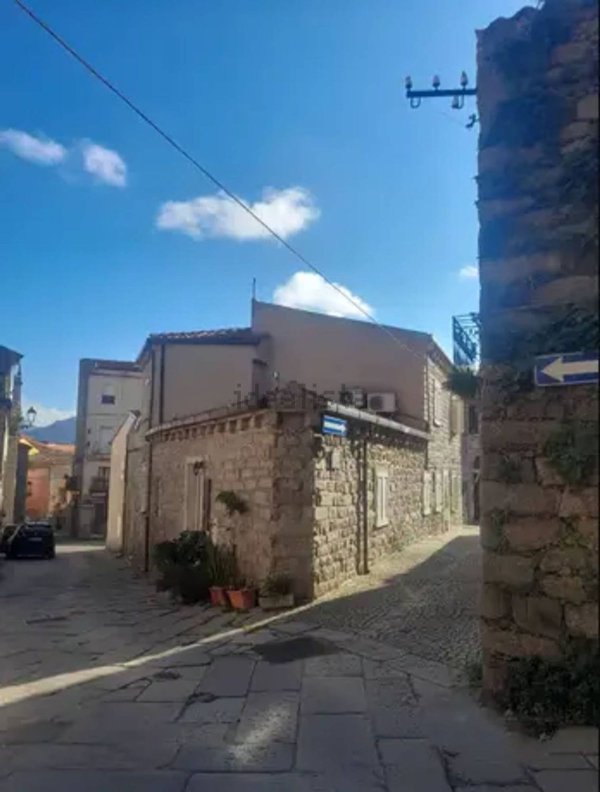 casa indipendente in vendita a Tempio Pausania