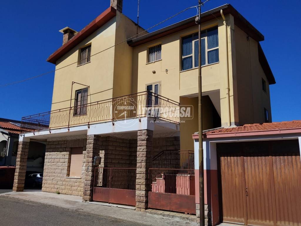 casa indipendente in vendita a Thiesi