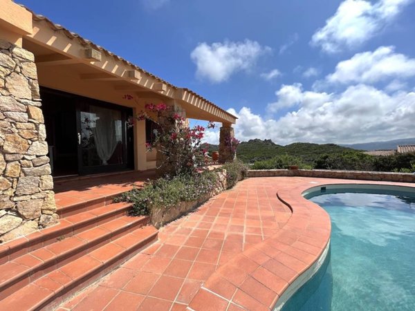 casa indipendente in vendita a Trinità d'Agultu e Vignola in zona Costa Paradiso