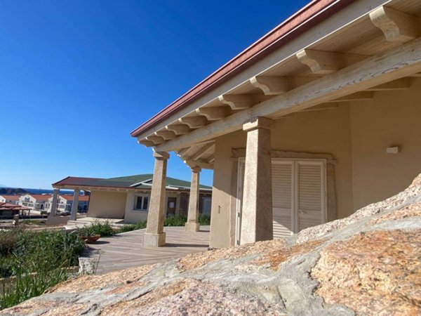 casa indipendente in vendita a Trinità d'Agultu e Vignola in zona Isola Rossa