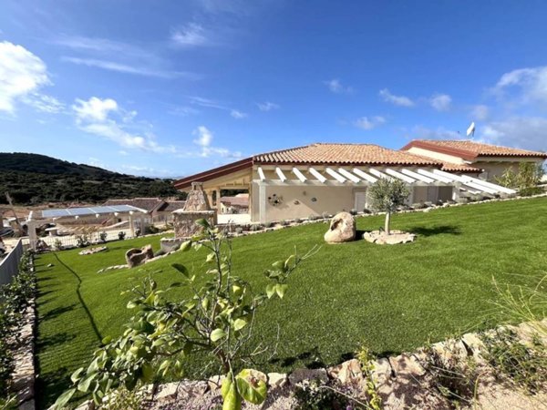 casa indipendente in vendita a Trinità d'Agultu e Vignola in zona Isola Rossa