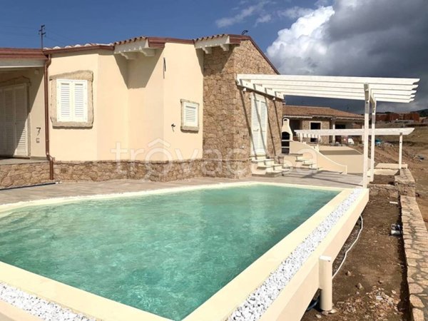 casa indipendente in vendita a Trinità d'Agultu e Vignola in zona Isola Rossa