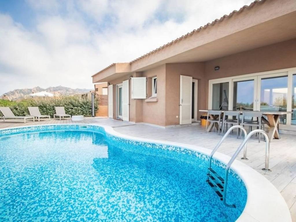 casa indipendente in vendita a Trinità d'Agultu e Vignola in zona Costa Paradiso