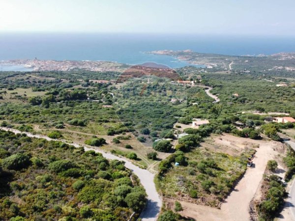 casa indipendente in vendita a Trinità d'Agultu e Vignola in zona Isola Rossa