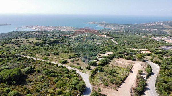terreno edificabile in vendita a Trinità d'Agultu e Vignola in zona Isola Rossa