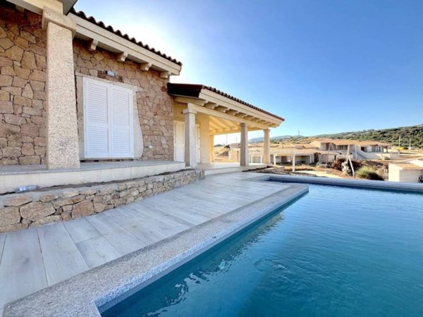 casa indipendente in vendita a Trinità d'Agultu e Vignola in zona Isola Rossa