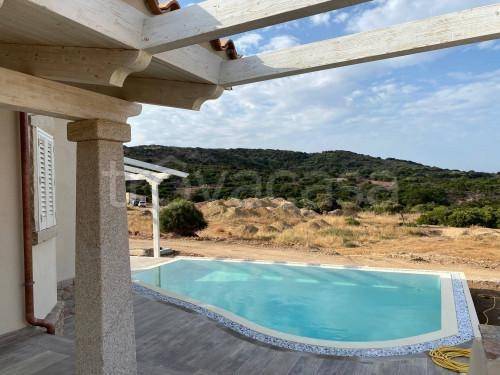 casa indipendente in vendita a Trinità d'Agultu e Vignola in zona Isola Rossa