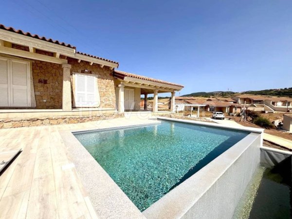 casa indipendente in vendita a Trinità d'Agultu e Vignola in zona Isola Rossa