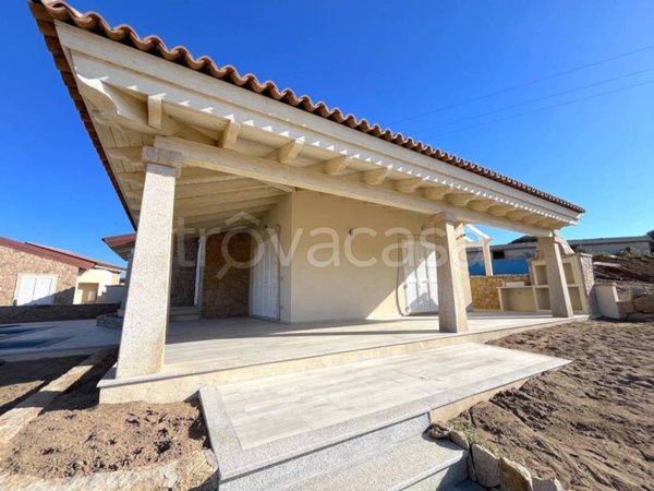 casa indipendente in vendita a Trinità d'Agultu e Vignola in zona Isola Rossa