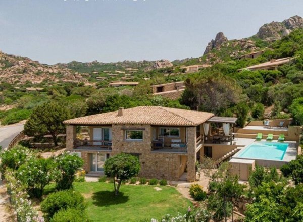 casa indipendente in vendita a Trinità d'Agultu e Vignola in zona Costa Paradiso
