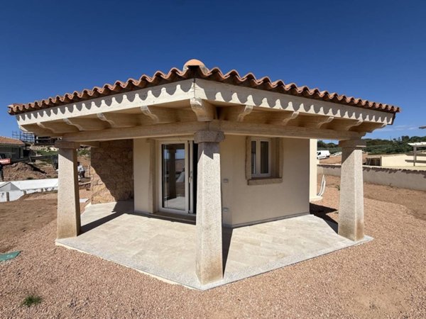 casa indipendente in vendita a Trinità d'Agultu e Vignola in zona Isola Rossa