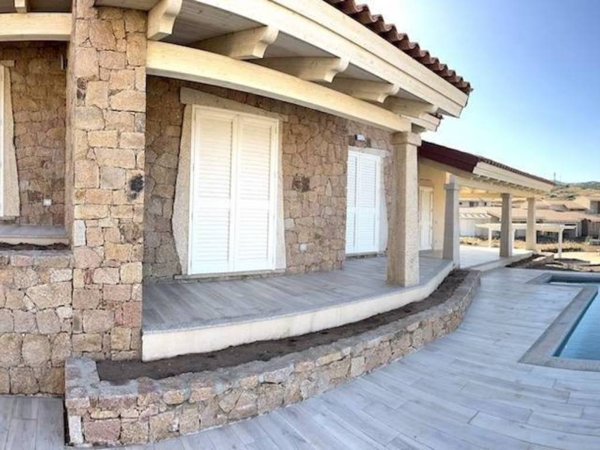 casa indipendente in vendita a Trinità d'Agultu e Vignola in zona Isola Rossa