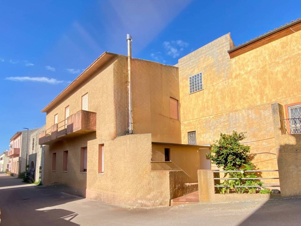 casa indipendente in vendita a Trinità d'Agultu e Vignola