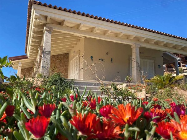 casa indipendente in vendita a Trinità d'Agultu e Vignola in zona Isola Rossa