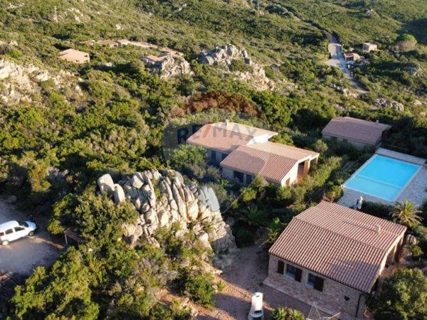 casa indipendente in vendita a Trinità d'Agultu e Vignola in zona Costa Paradiso