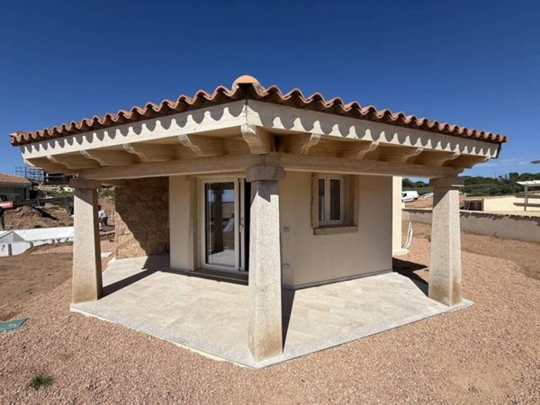 casa indipendente in vendita a Trinità d'Agultu e Vignola in zona Isola Rossa