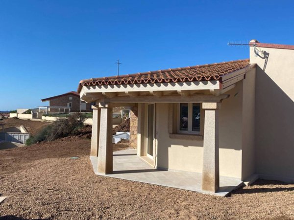 casa indipendente in vendita a Trinità d'Agultu e Vignola in zona Isola Rossa