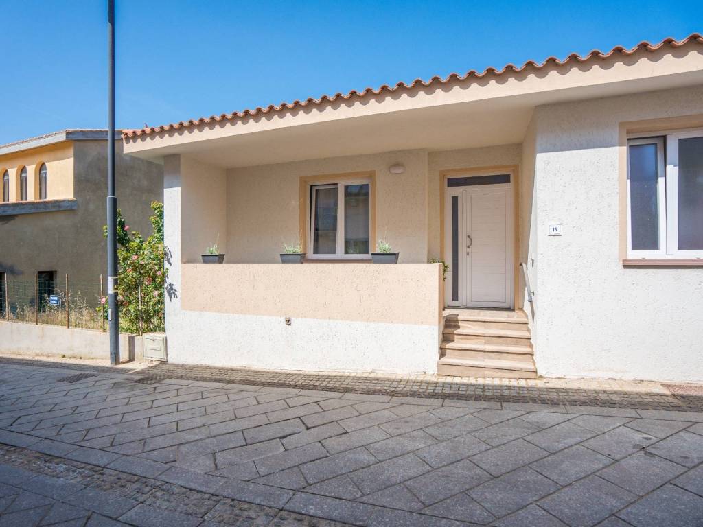 casa indipendente in vendita a Trinità d'Agultu e Vignola
