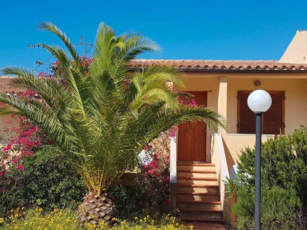 casa indipendente in vendita a Trinità d'Agultu e Vignola