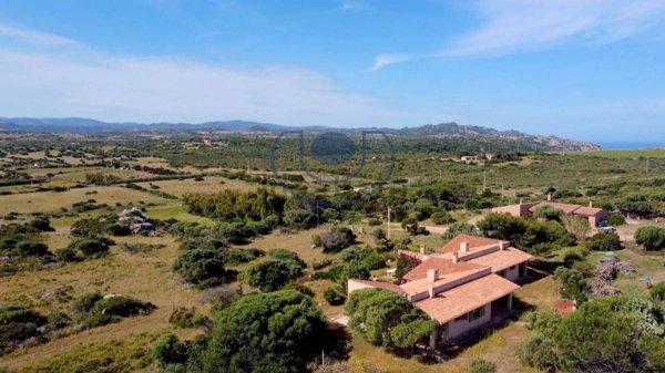 casa indipendente in vendita a Trinità d'Agultu e Vignola in zona Costa Paradiso