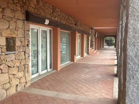 ufficio in vendita a Trinità d'Agultu e Vignola in zona Isola Rossa