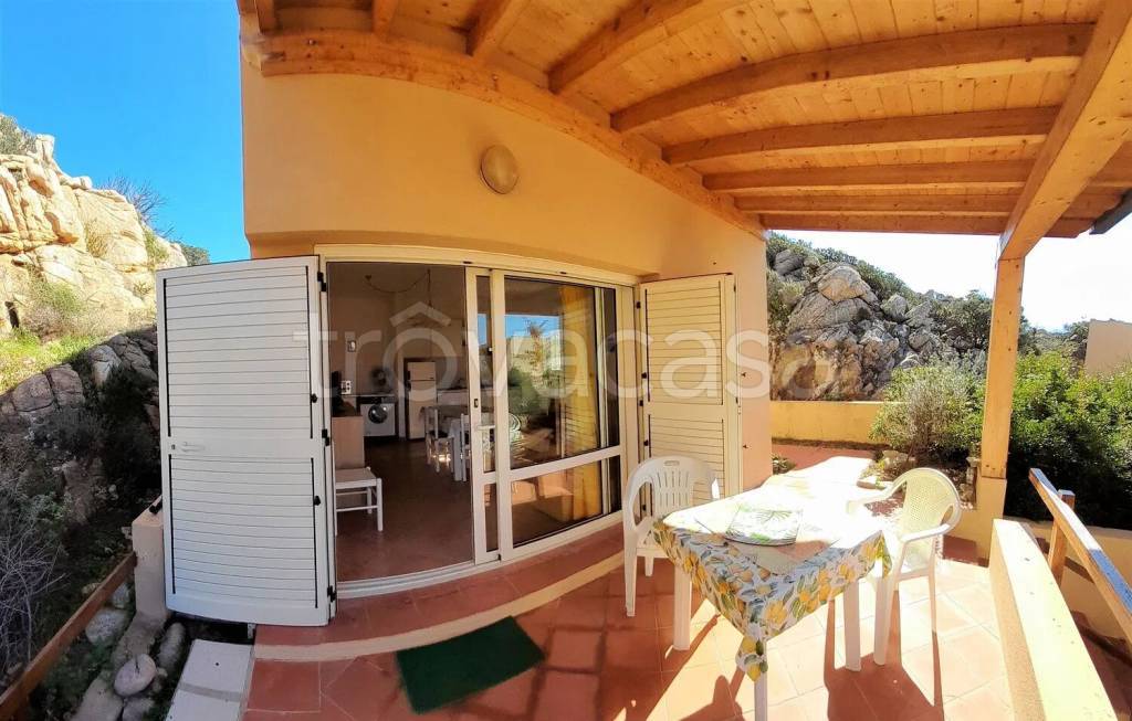 casa indipendente in vendita a Trinità d'Agultu e Vignola