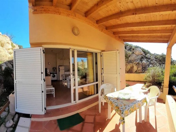 casa indipendente in vendita a Trinità d'Agultu e Vignola