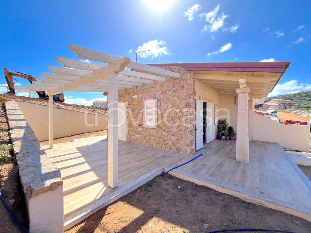 casa indipendente in vendita a Trinità d'Agultu e Vignola in zona Isola Rossa