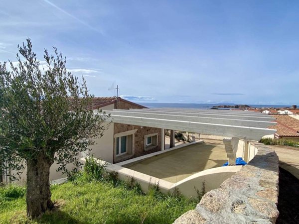 casa indipendente in vendita a Trinità d'Agultu e Vignola in zona Isola Rossa