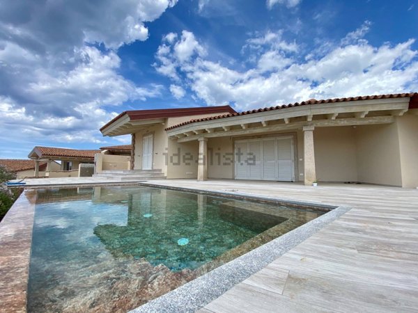 casa indipendente in vendita a Trinità d'Agultu e Vignola in zona Isola Rossa