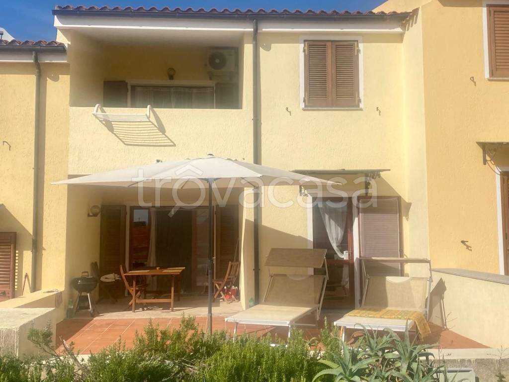 casa indipendente in vendita a Trinità d'Agultu e Vignola in zona Isola Rossa