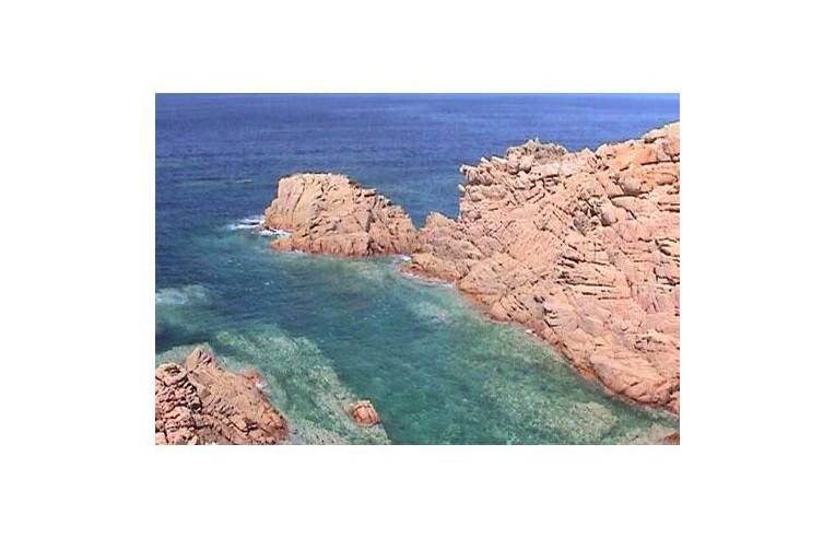 terreno edificabile in vendita a Trinità d'Agultu e Vignola in zona Isola Rossa