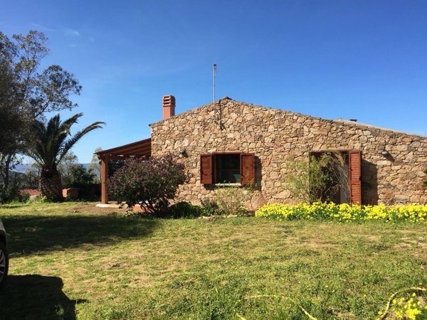 casa indipendente in vendita a Trinità d'Agultu e Vignola in zona Paduledda