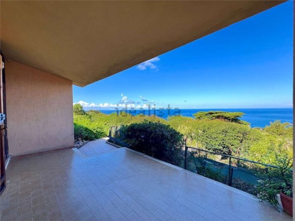 casa indipendente in vendita a Trinità d'Agultu e Vignola in zona Costa Paradiso