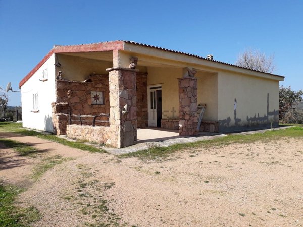 casa indipendente in vendita a Trinità d'Agultu e Vignola