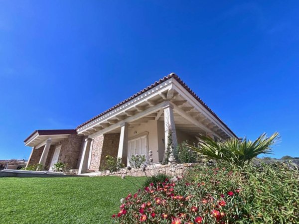 casa indipendente in vendita a Trinità d'Agultu e Vignola in zona Isola Rossa
