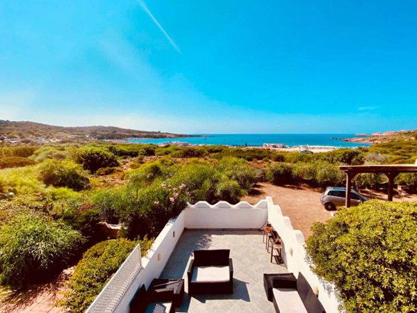 casa indipendente in vendita a Trinità d'Agultu e Vignola