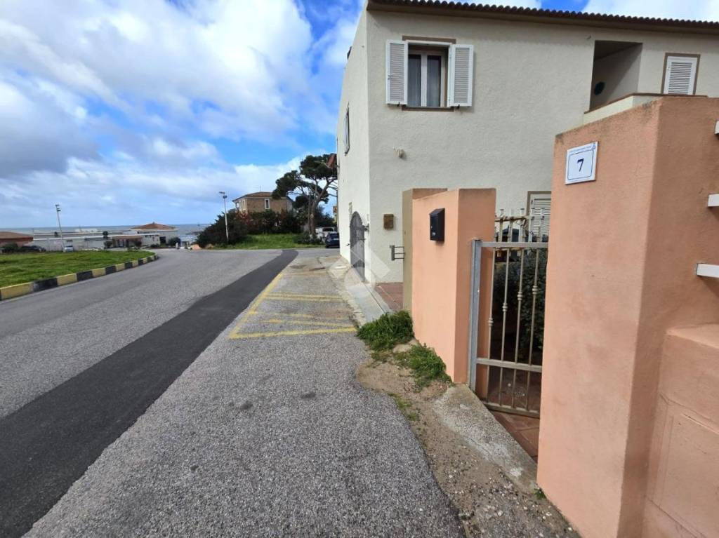 appartamento in vendita a Trinità d'Agultu e Vignola in zona Isola Rossa