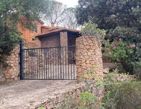 casa indipendente in vendita a Trinità d'Agultu e Vignola in zona Isola Rossa
