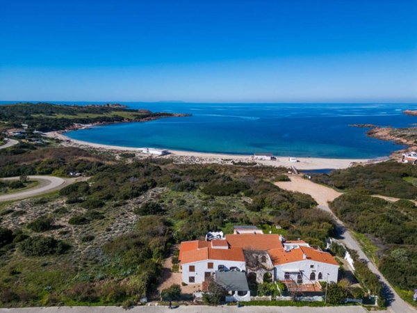 casa indipendente in vendita a Trinità d'Agultu e Vignola