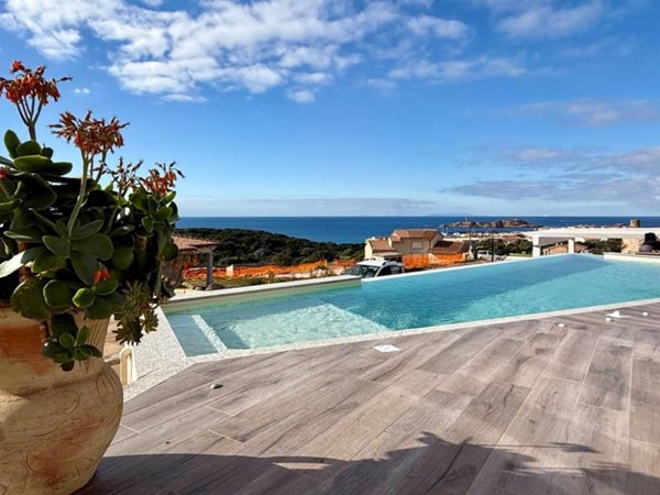 casa indipendente in vendita a Trinità d'Agultu e Vignola in zona Isola Rossa